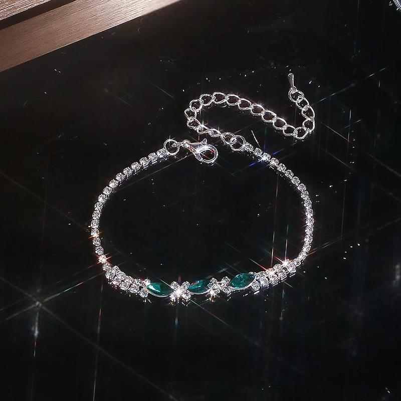 A fashionable set of purple flower necklaces, earrings and bracelets - perfect accessories for a bride's wedding party