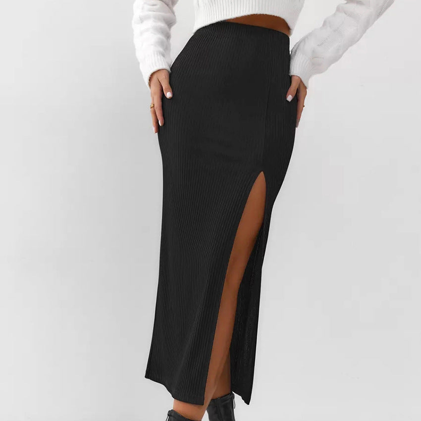 Black straight-cut slit knitted skirt - fashionable women's clothing