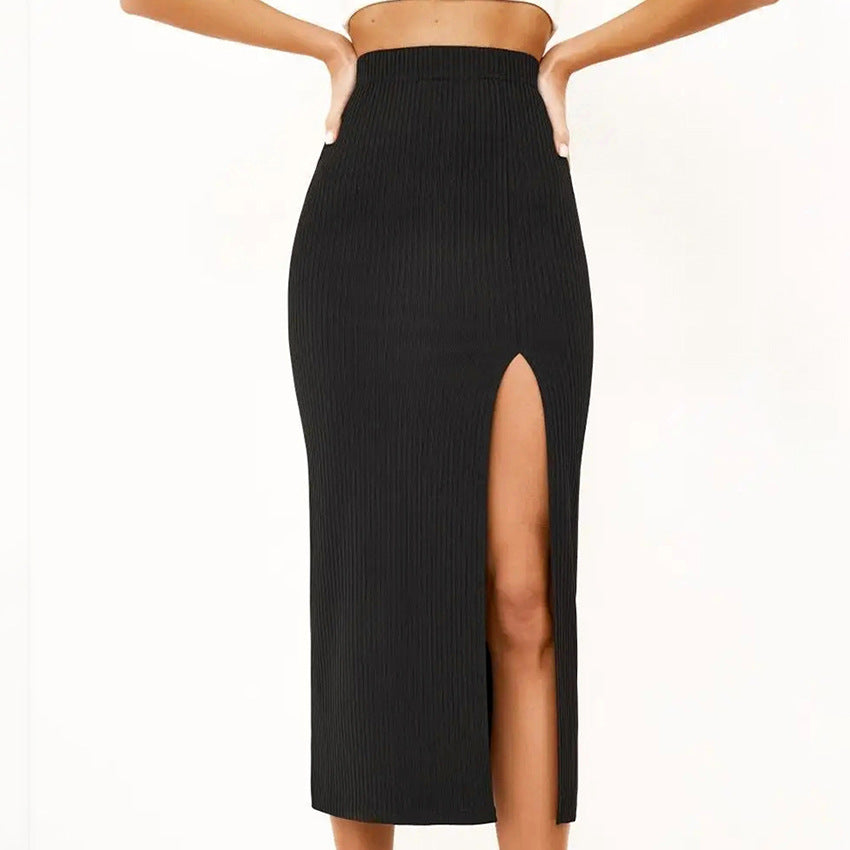 Black straight-cut slit knitted skirt - fashionable women's clothing