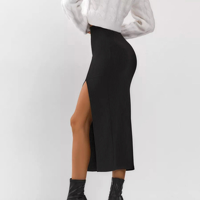 Black straight-cut slit knitted skirt - fashionable women's clothing