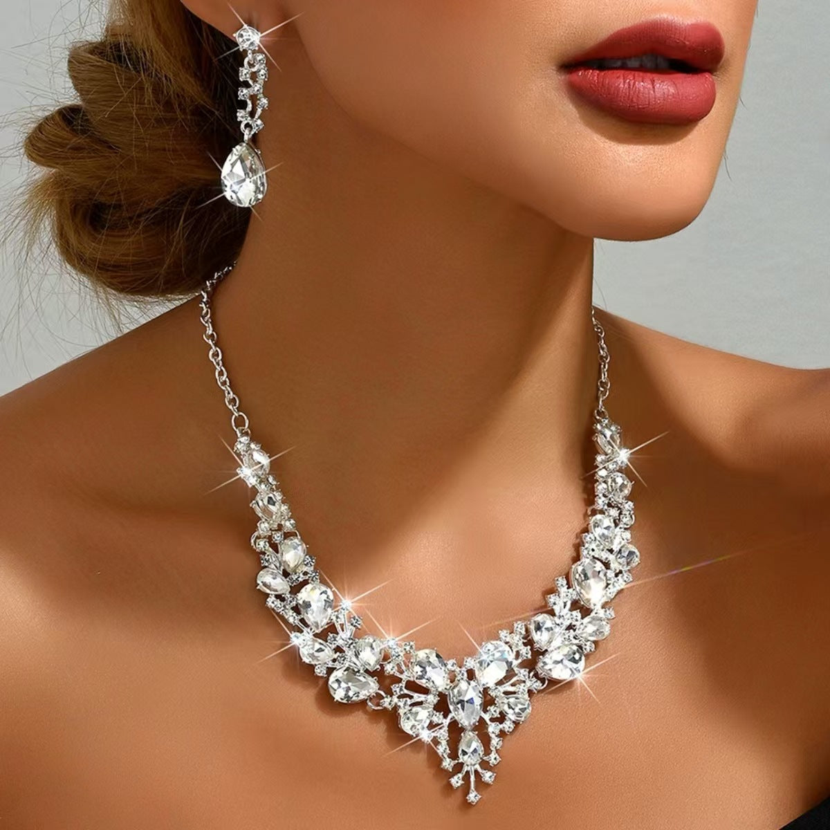 bestselling fashion high-end palace-style diamond-encrusted necklace, earrings, and bracelet set - rhinestone bridal jewelry for banquets