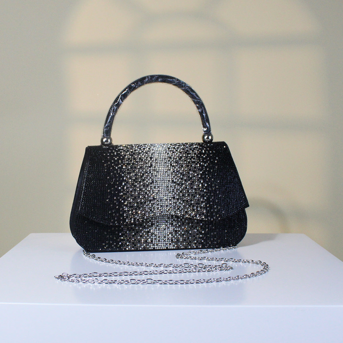 Women's shoulder bags, evening clutch bags, elegant and sophisticated dress bags, handbags with zippers